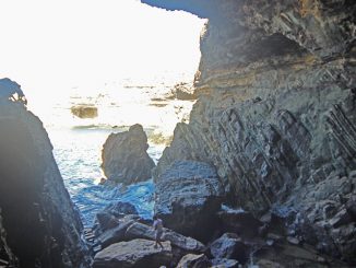 Eingang der Piratenhöhle von Ajuy an der Westküste von Fuerteventura