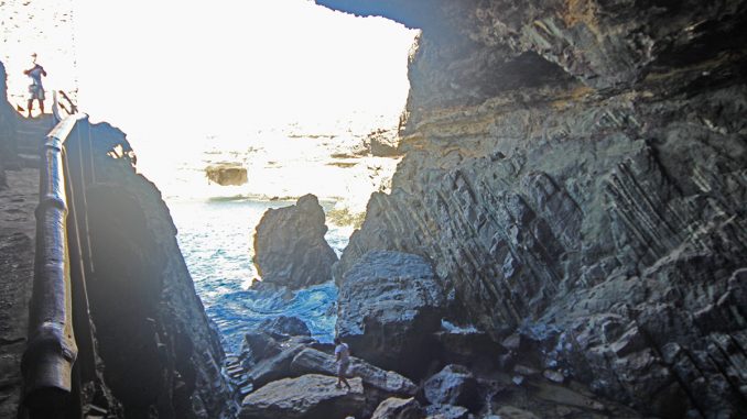 Eingang der Piratenhöhle von Ajuy an der Westküste von Fuerteventura