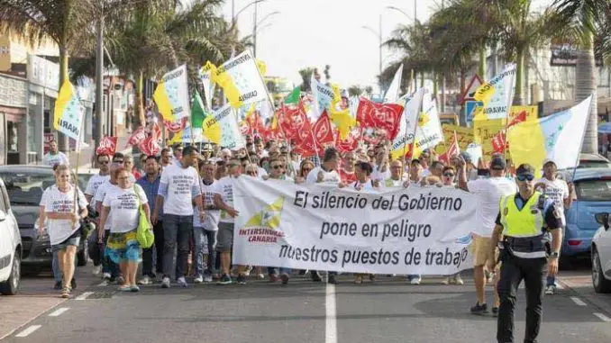 Demonstranten fordern den Erhalt des Hotels RIU Oliva Beach