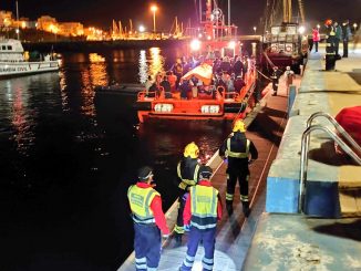 Flüchtlingsboot mit 68 Menschen 20 Meilen südlich von Fuerteventura entdeckt 1 Patera Gran Tarajal