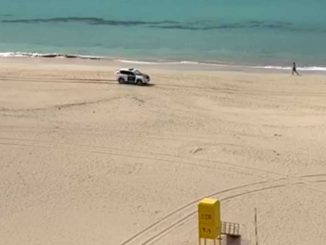 Hoteliers auf Fuerteventura sollen Polizei rufen, wenn Gäste die Ausgangssperre missachten 1 Polizei am Strand