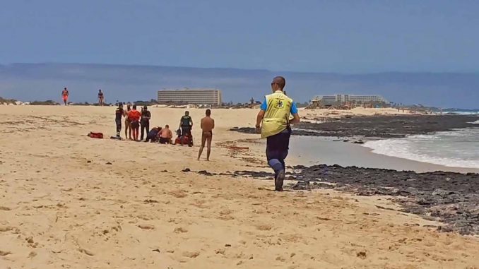 Toter-ab-Strand-von-Corralejo-w