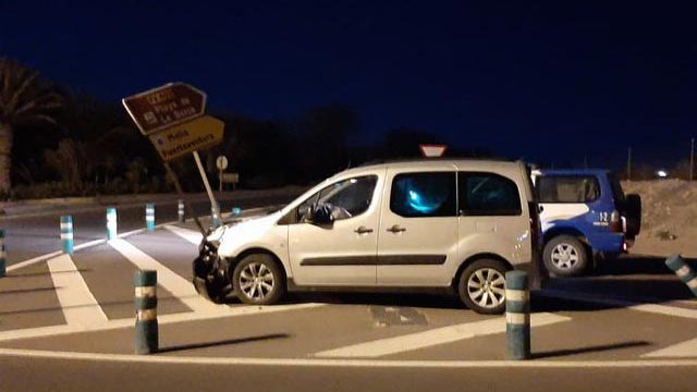 Unfall mit Fahrerflucht auf Fuerteventura hinterlässt nur Sachschaden 1 Unfall CC Kreisel Tankstelle3