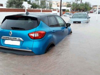 Auto unter Wasser Tarajalejo