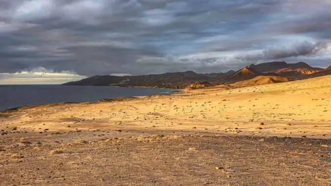 Dunkle-Wolken-über-La-Pared-Fuerteventura