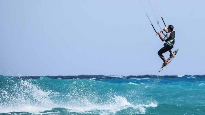 kitesurfing-3258047_1920