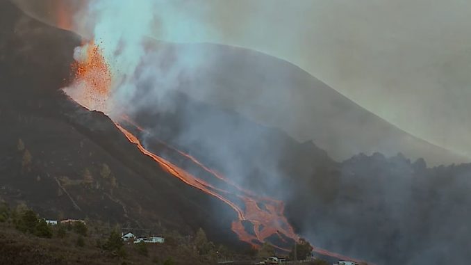Der Vulkan auf La Palma spuckt weiter Lava und Asche 1 2Vulkan210928 web