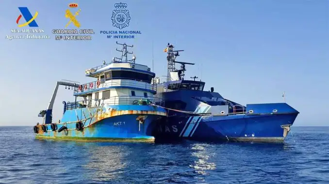 Zoll beschlagnahmt Fischerboot mit 3 Tonnen Kokain 300 Meilen südlich von Fuerteventura 1 Fischerboot Drogen Fuerteventura