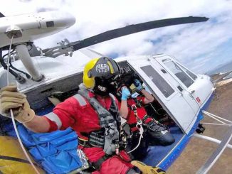Hubschrauber evakuiert 37-Jährigen mit gesundheitlichen Problemen von der Westküste Fuerteventuras 1 Hubschrauber Rettung Lobos Fuerteventura Wanderin