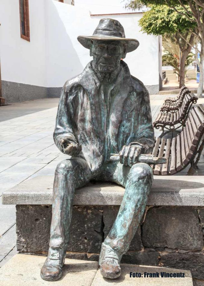 Suso Machin Statue Puerto del Rosario Fuerteventura