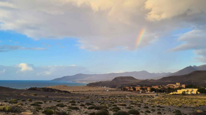 Fuerteventura-Wetter-Regenbogen-und-Wolken-La-Pared