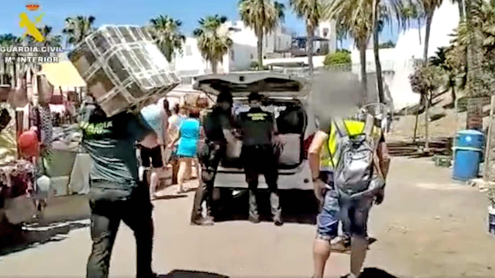 3 Festnahmen bei Razzia wegen Markenfälschungen auf Afrikamarkt im Süden von Fuerteventura 1 Razzia Afrikamarkt Fuerteventura Morro Jable 2