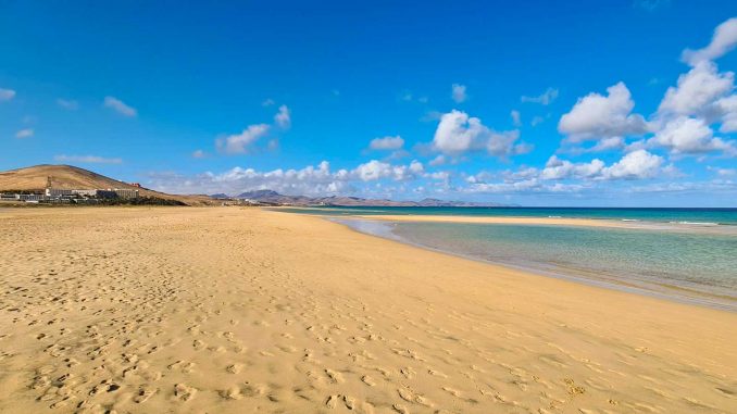 Fuerteventura-Playa-Sotavento-Sonne-blauer-Himmel