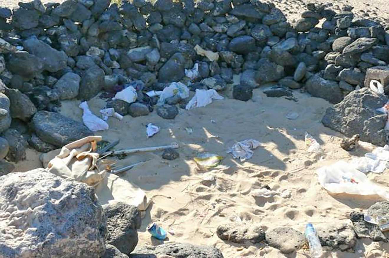 Gemeinde entfernt Steinburgen an den Stränden im Norden von Fuerteventura 1 Steinburg La Oliva Fuerteventura Muell