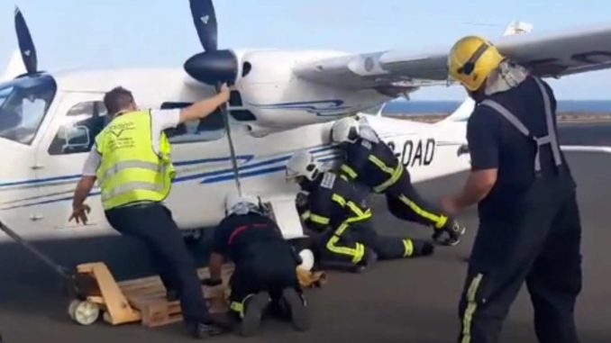 Flugzeug-reifen-geplatzt