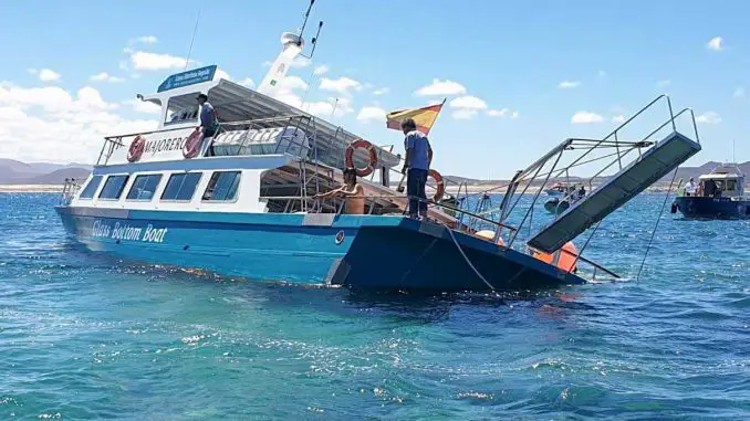 Ausflugsboot nach Leck bei Insel Lobos vor Fuerteventura halb versunken – alle Passagiere gerettet 1 Majorero Schlagseite Boot Unfall