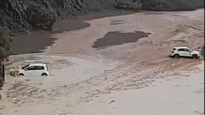 Autos-Regen-Barranco-Ajuy