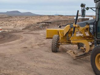 Cabildo repariert Piste zwischen Corralejo und Majanicho im Norden von Fuerteventura 1 Piste Majanicho Graderbagger