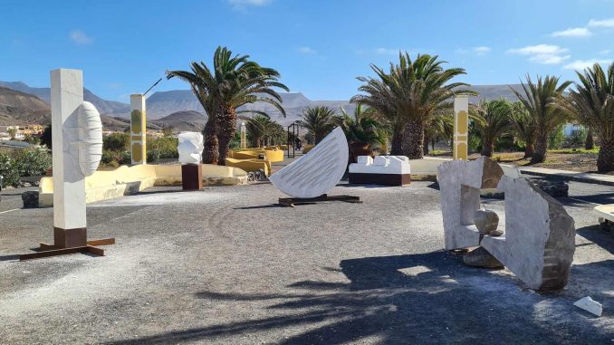 Skulpturen-in-La-Pared-Fuerteventura
