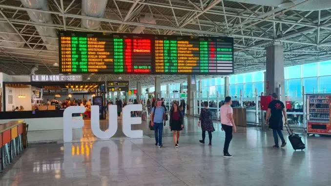 Fuerteventura-Flughafen-Abflughalle