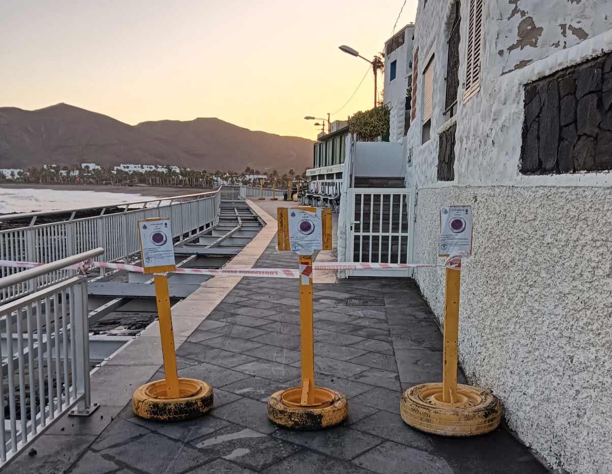 Zahlreiche Schäden auf Fuerteventura durch extremen Wellengang 2 Las Playitas Metallstruktur Uferpromenade zerstoert