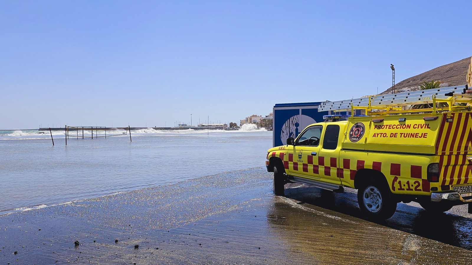 Zivilschutz Gran Tarajal Strand ueberflutet