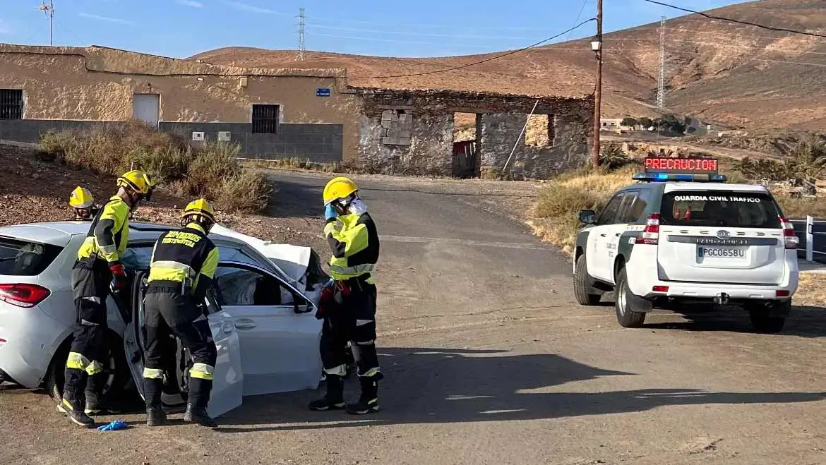 Schwerer Frontalzusammenstoß mit 5 Verletzten bei Tiscamanita auf Fuerteventura 1 Auto Unfall Tiscamanita Feuerwehr