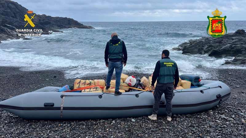 Guardia Civil fängt Schlauchboot mit 1,6 Tonnen Haschisch an Fuerteventuras Westküste ab 1 Drogenboot Westkueste Fuerteventura