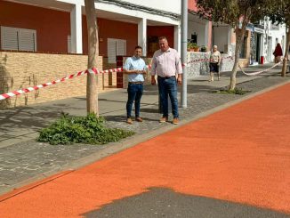 rote Farbe Asphalt Morro Jable Fussgaengerzone