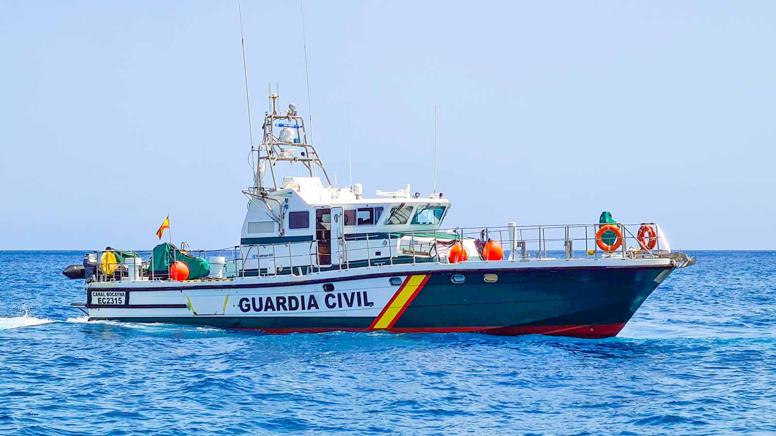 Küstenwache erwischt auf Fuerteventura pensionierten Berufsfischer mit abgemeldetem Boot 1 Patroullienboot Guardia Civil