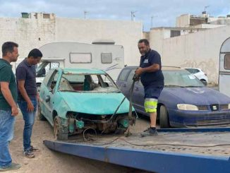 La Oliva geht weiter gegen illegal abgestellte Fahrzeuge im Norden von Fuerteventura vor 1 Verlassene Autos La Oliva