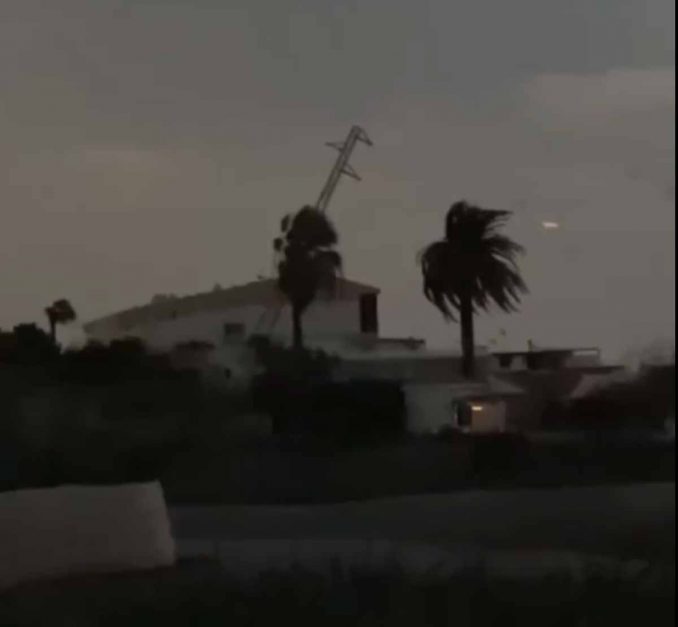 Warnstufe Rot auf El Hierro: Orkanböen provozieren über 300 Notrufe in Provinz Teneriffa 1 Strommast Teneriffa
