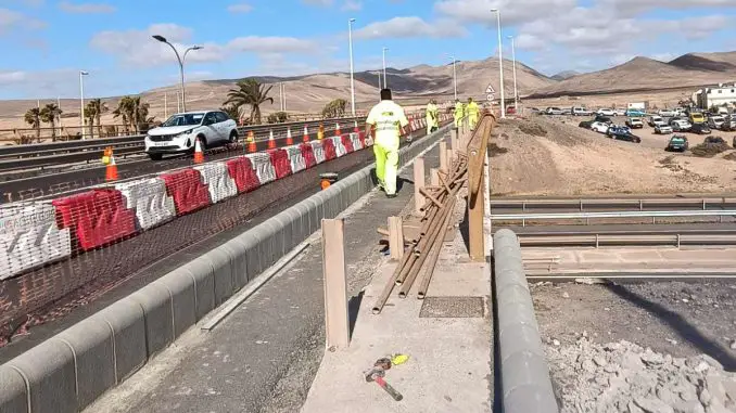 Flughafen-Fuerteventura-Brücke-Gehweg
