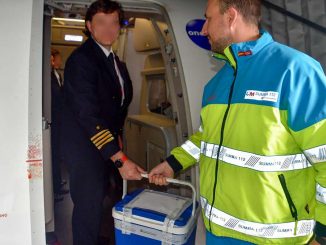 Iberia Express unterstützt Transporte von Spenderorganen zwischen Kanaren und Festland 1 Iberia Organ Uebergabe