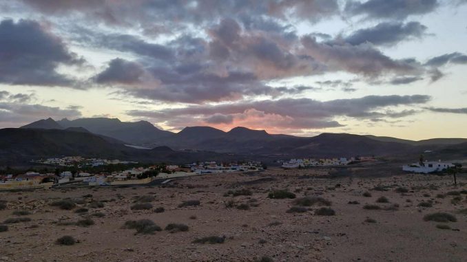 Sonnenaufgang-Wolken-La-Pared-Berge