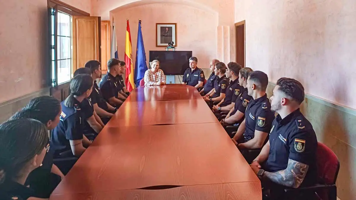 21 neue Polizisten für die Nationalpolizei auf Fuerteventura 1 Begruessung Polizeianwaerter