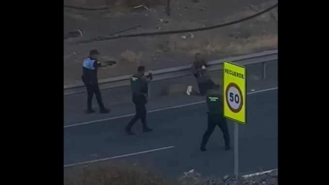 Polizei-Fuerteventura-Messer-Taser