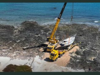Segelboot Bergung Kran Corralejo
