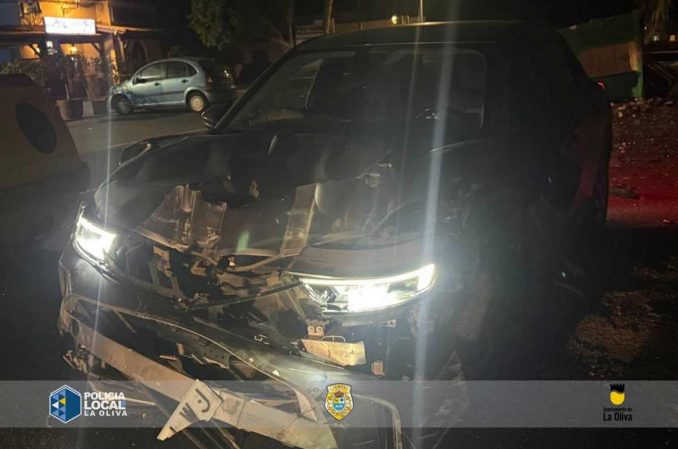 Auto Unfall La Oliva Muellcontainer