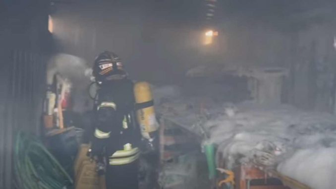 Feuerwehr-La-Oliva-Werkzeuge-Container