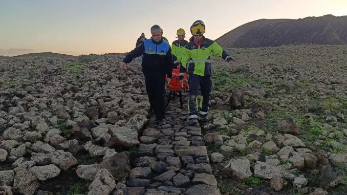 Feuerwehr-La-Oliva-Wanderin-Rettung-Calderon-Hondo-Steine