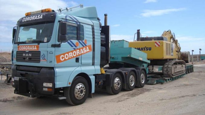 Cororasa-Tieflader-mit-Bagger