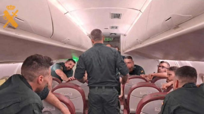 Guardia-Civil-Training-Binter-Flugzeug