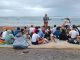 Umwelttag Schueler am Strand Fuerteventura