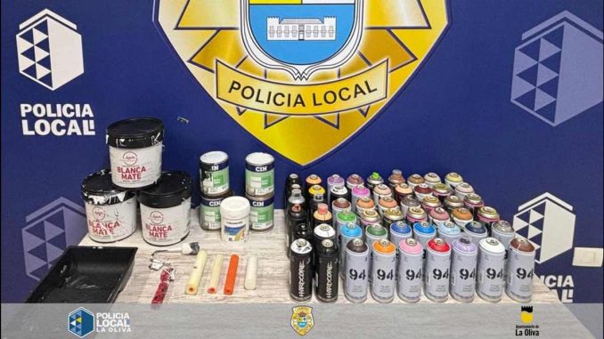 Gemeindepolizei erwischt Graffiti-Sprüher im Norden von Fuerteventura 1 beschlagnahmte Spraydosen Lajares Fuerteventura