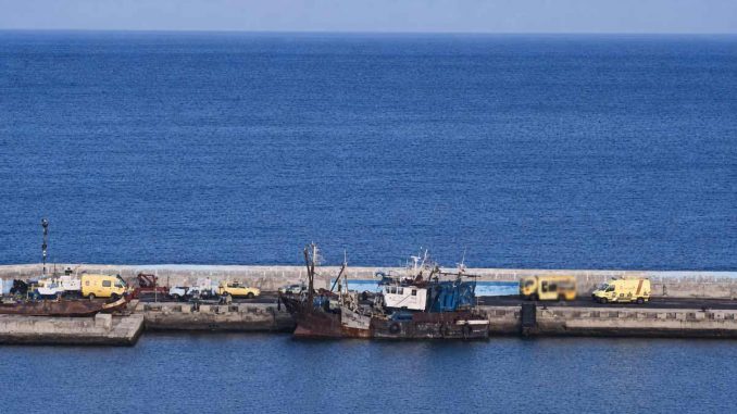 Fischerboot-Gran-Tajaral-Hafen