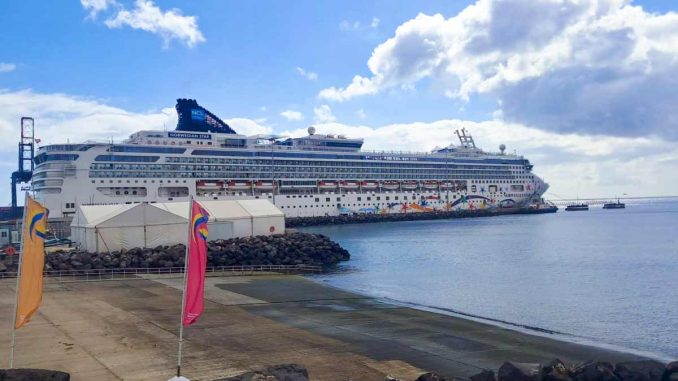 Norwegian-Star-Kreuzfahrtschiff-Puerto-del-Rosario