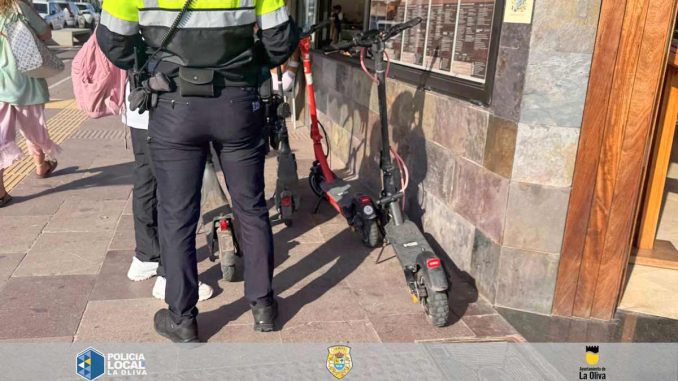 Polizei-kontrolliert-E-Scooter-auf-Fuerteventura